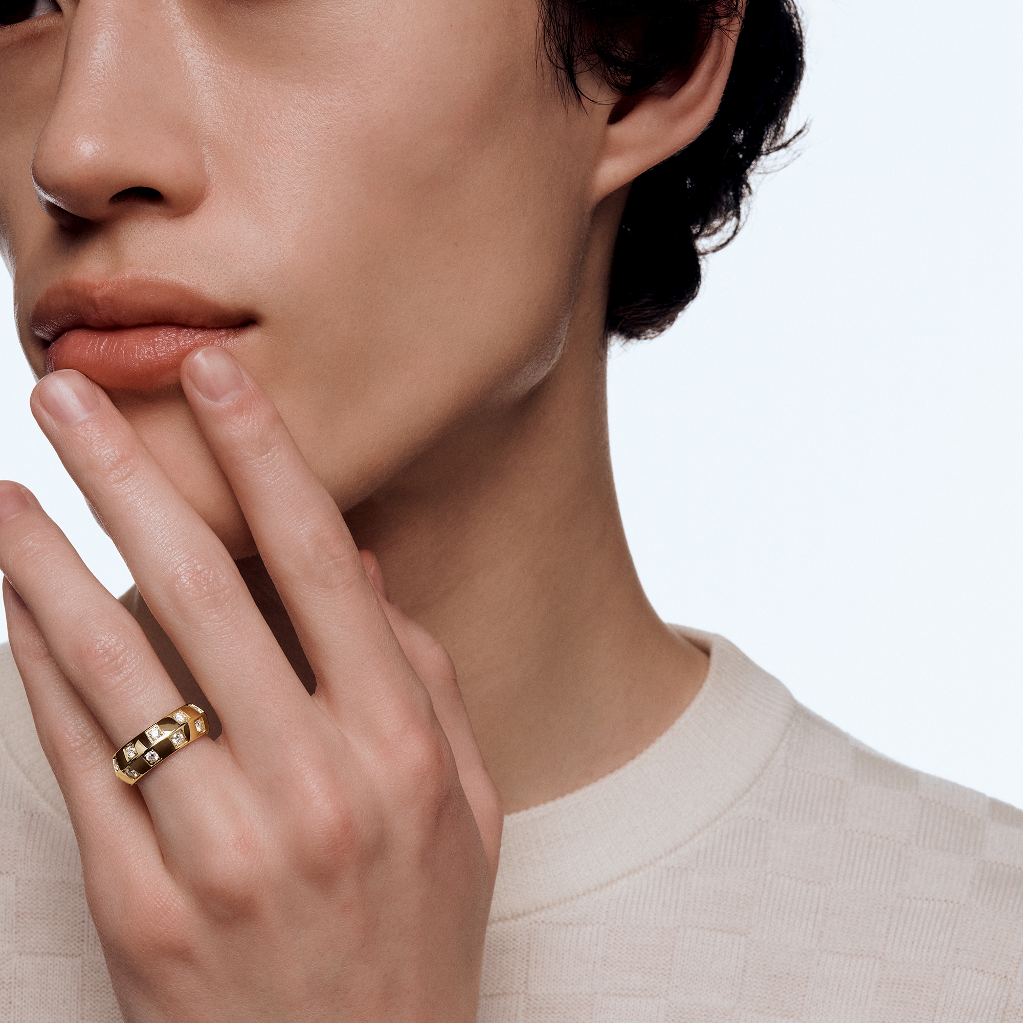  Categories Rings Le Damier de Louis Vuitton Large Ring, Yellow Gold and Diamonds | Louis Vuitton ® (Product zoom)