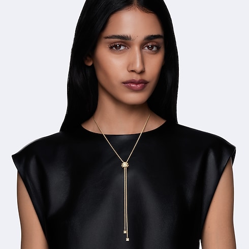 Categories Necklaces and Pendants Le Damier de Louis Vuitton Long Pendant, Yellow Gold and Diamonds | Louis Vuitton ® (Product zoom)
