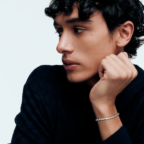 Categories Bracelets Le Damier de Louis Vuitton Medium Bracelet, White Gold and Diamonds | Louis Vuitton ® (Product zoom)