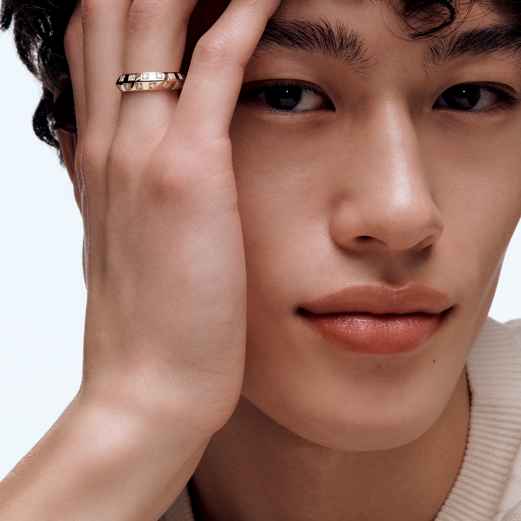  Categories Rings Le Damier de Louis Vuitton Medium Ring, Yellow Gold and Diamonds | Louis Vuitton ® (Product zoom)