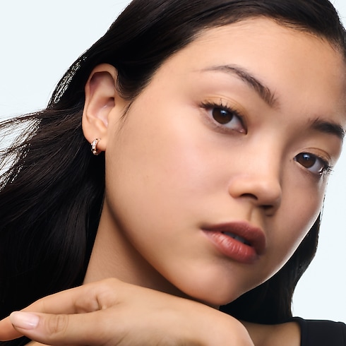 Categories Earrings Le Damier de Louis Vuitton Small Hoops, Rose Gold and Diamonds | Louis Vuitton ® (Product zoom)