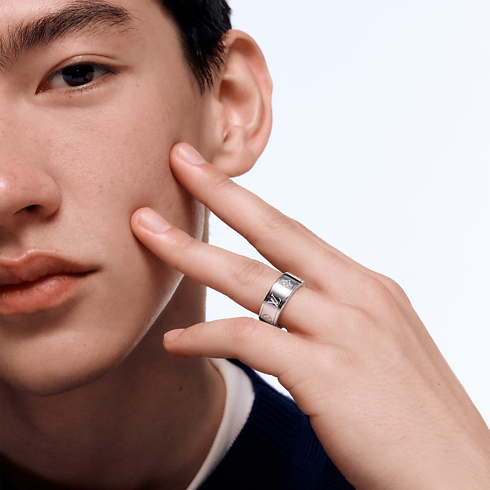 Categories Rings Les Gaston Vuitton Small Ring, White Gold | Louis Vuitton ® (Product zoom)