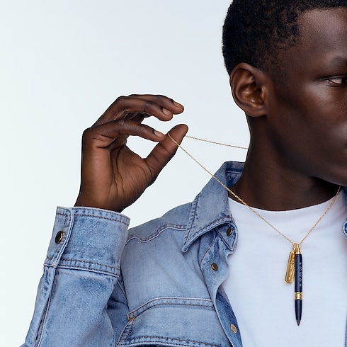 Jewelry Necklaces and Pendants Les Gastons Vuitton Designer Pendant, Yellow Gold and Blue Titanium | Louis Vuitton ® (Product zoom)