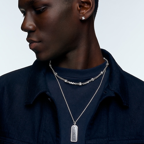 Jewelry Necklaces and Pendants Les Gastons Vuitton Large Tag Pendant, White Gold and Diamonds | Louis Vuitton ® (Product zoom)