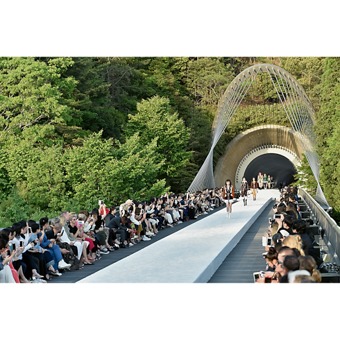 Library Hard Cover Books Louis Vuitton Catwalk | Louis Vuitton ® (Product zoom)