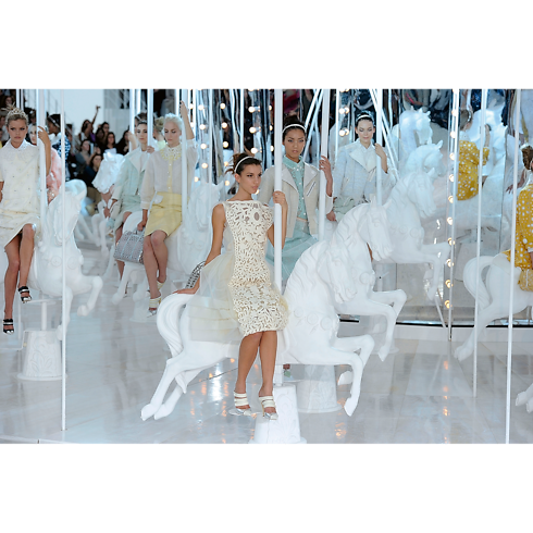 Library Hard Cover Books Louis Vuitton Catwalk | Louis Vuitton ® (Product zoom)