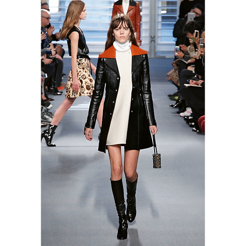 Library Hard Cover Books Louis Vuitton Catwalk | Louis Vuitton ® (Product zoom)