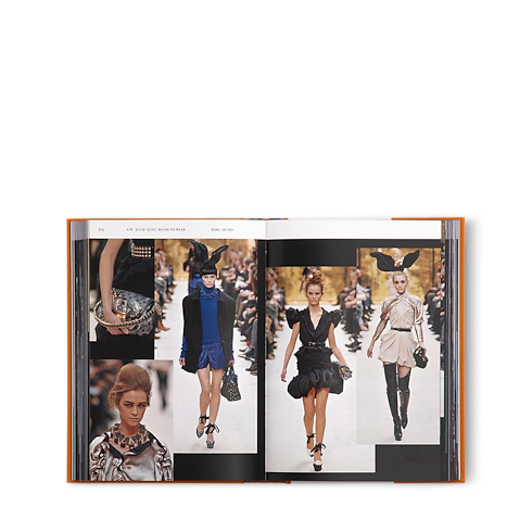 Library Hard Cover Books Louis Vuitton Catwalk | Louis Vuitton ® (Product zoom)