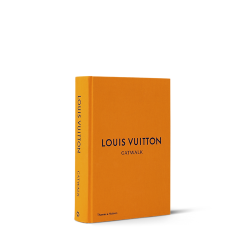Library Hard Cover Books Louis Vuitton Catwalk | Louis Vuitton ® (Product zoom)