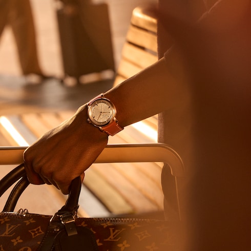 Watches Collections Escale Louis Vuitton Escale, Automatic, 40mm, Yellow gold and tiger's eye | Louis Vuitton ®