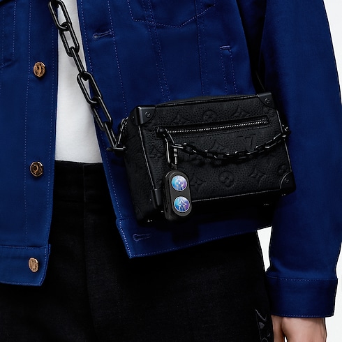 Tech Objects and Accessories Audio, Connected Watches and Accessories Louis Vuitton Horizon Light Up Earphones - Blue-to-Violet Gradient | Louis Vuitton ® (Product zoom)
