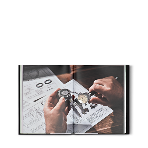 Library Hard Cover Books Louis Vuitton Tambour | Louis Vuitton ® (Product zoom)