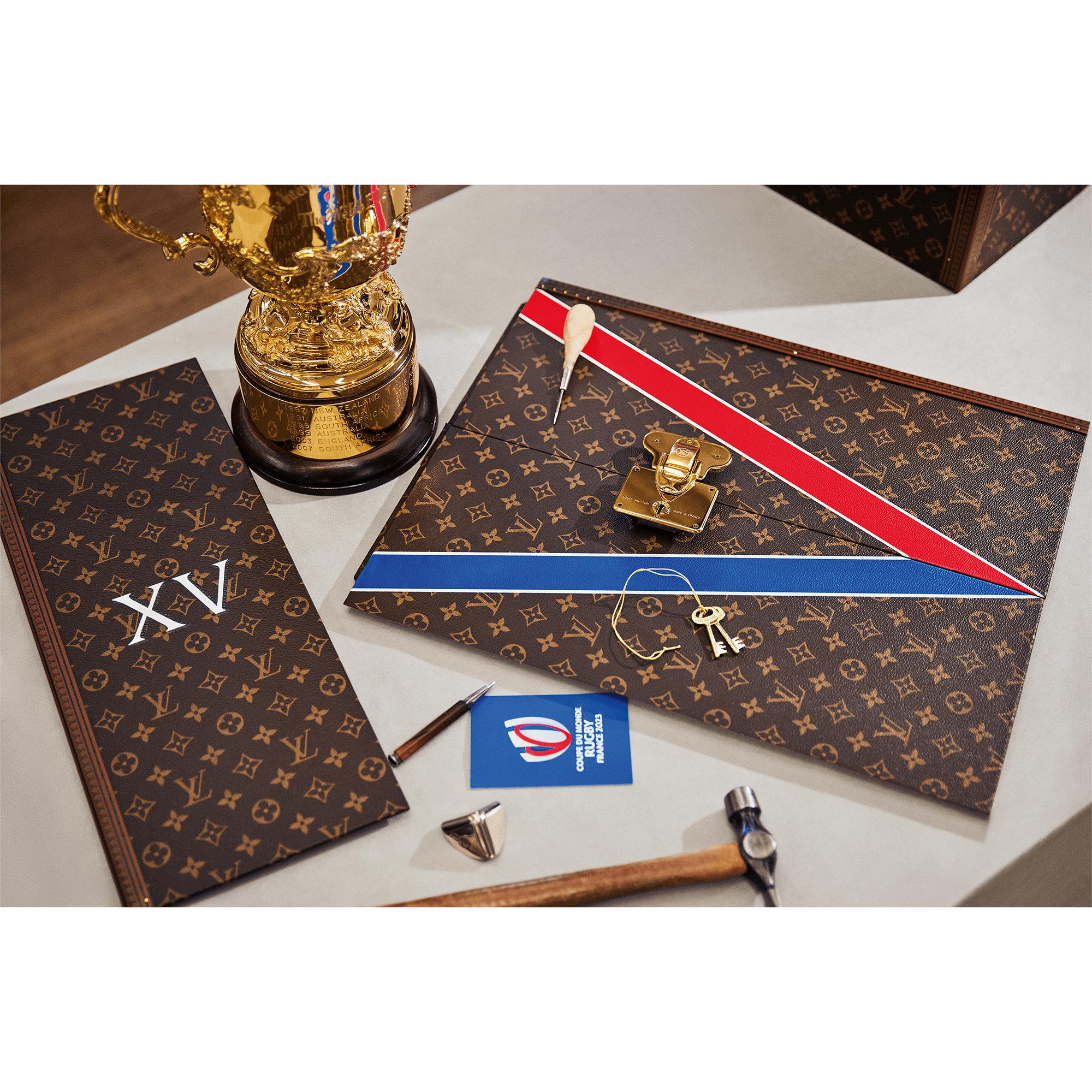  Library Hard Cover Books Louis Vuitton Trophies | Louis Vuitton ® (Product zoom)
