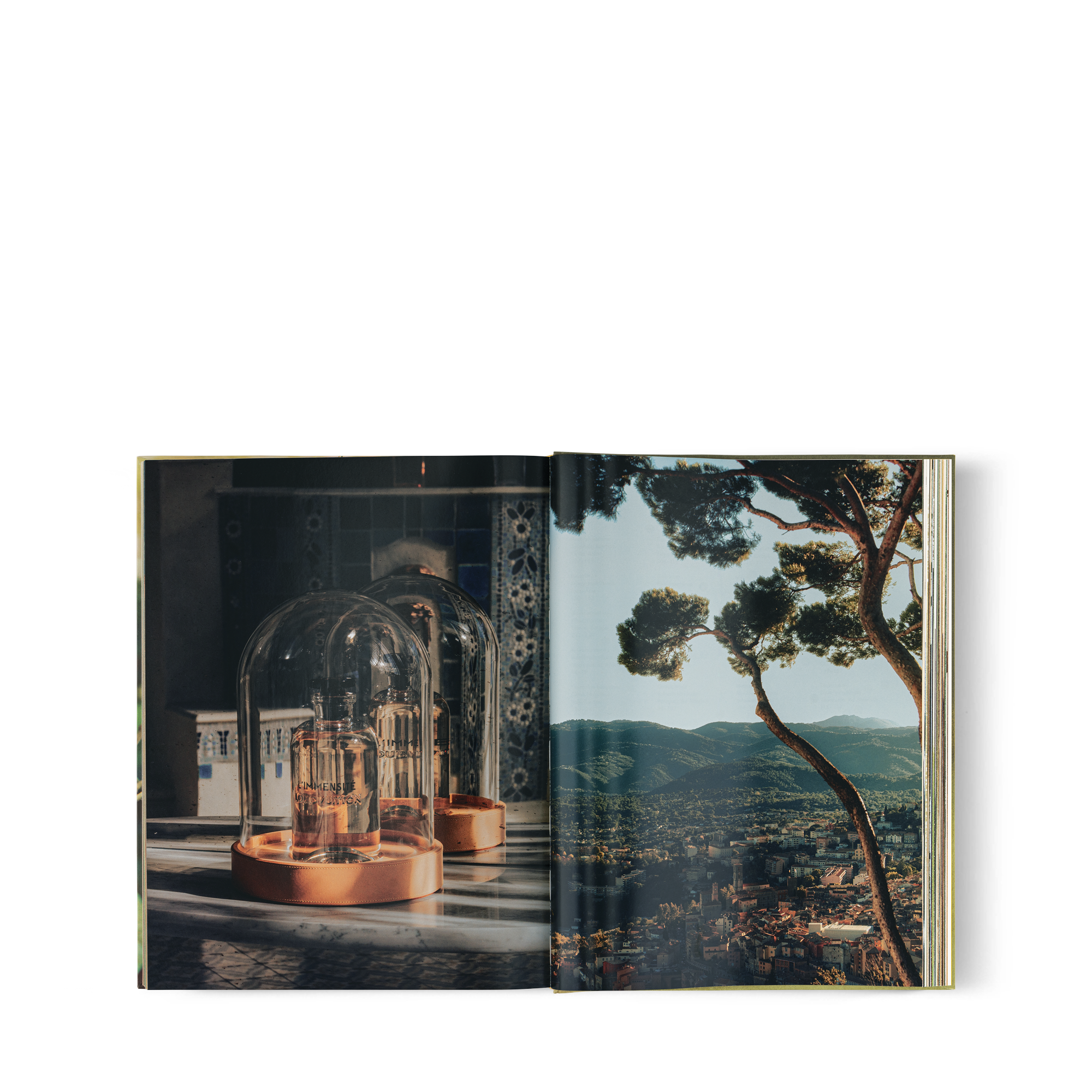 Library Hard Cover Books Louis Vuitton: A Perfume Atlas, French Version | Louis Vuitton ® (Product zoom)