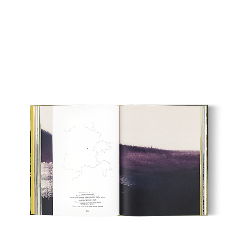 Library Hard Cover Books Louis Vuitton: A Perfume Atlas, French Version | Louis Vuitton ® (Product zoom)