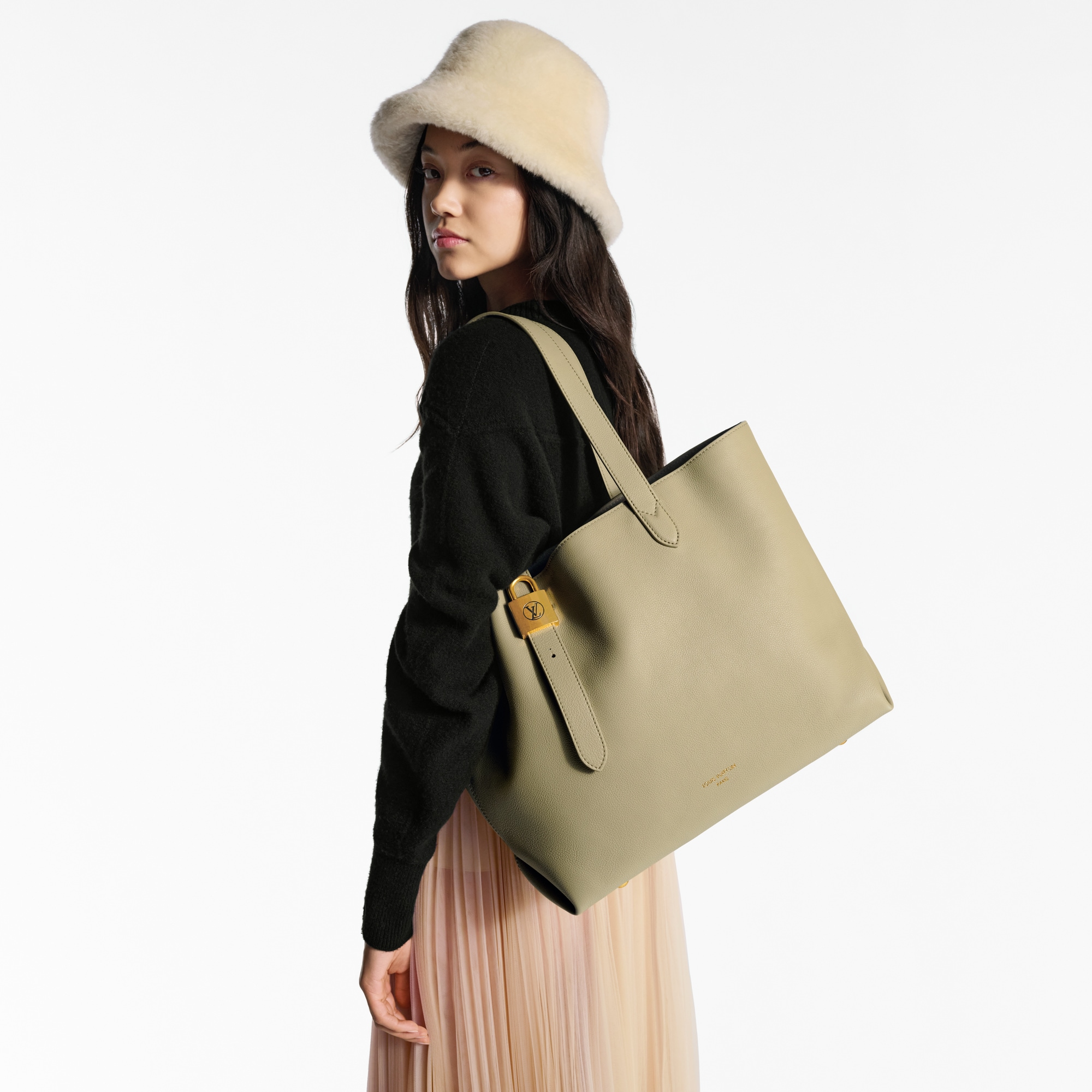 Low Key Handbags All Handbags Low Key Cabas MM | Louis Vuitton ® (Product zoom)