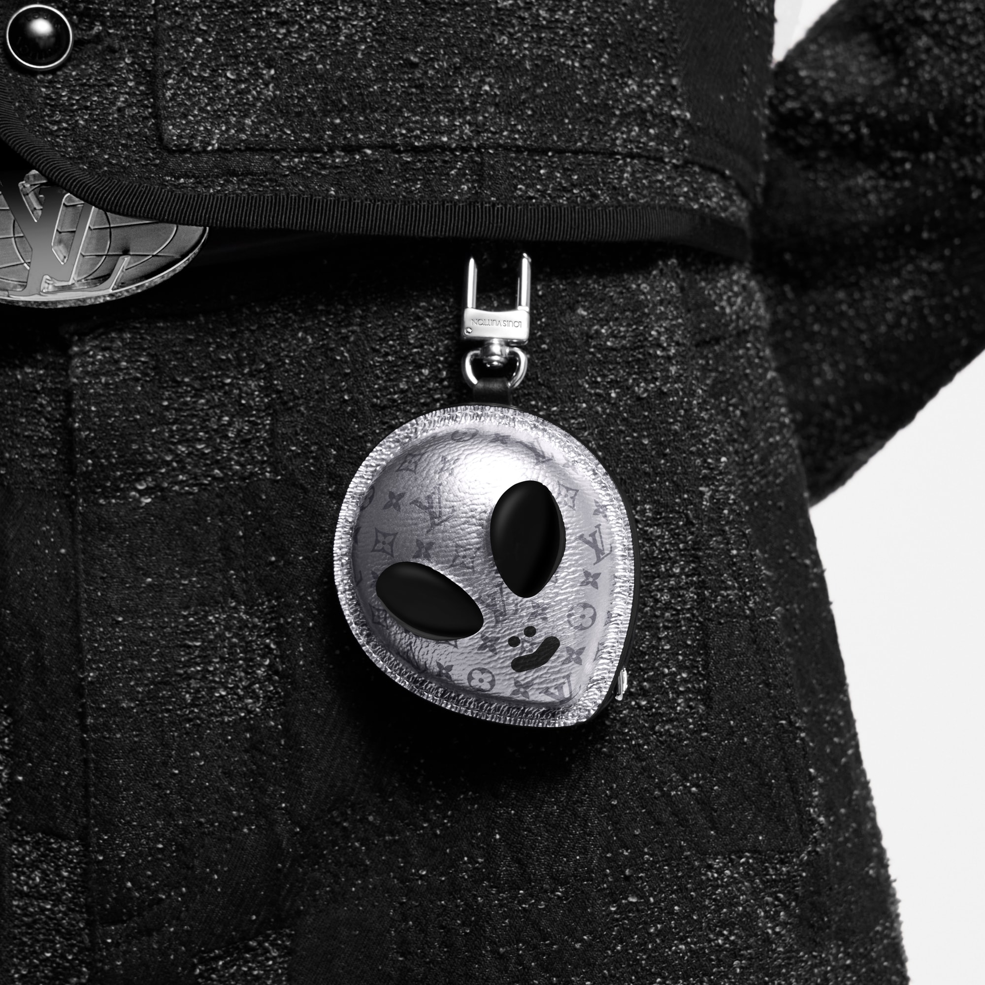 S00 Accessories Key Holders and Bag Charms LV Alien Bag Charm | Louis Vuitton ® (Product zoom)