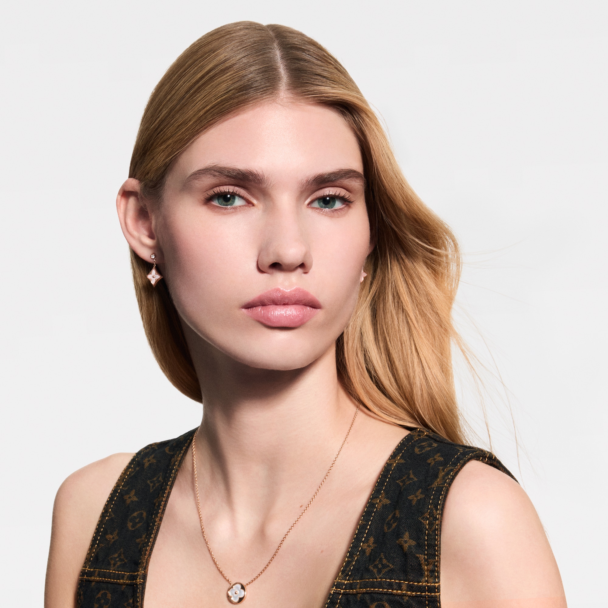  Lips } LV Baume - Lip Balm Refill | Louis Vuitton ® (Product zoom)