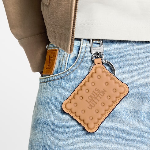 S00 Accessories Key Holders and Bag Charms LV Biscuit Key Holder and Bag Charm | Louis Vuitton ® (Product zoom)