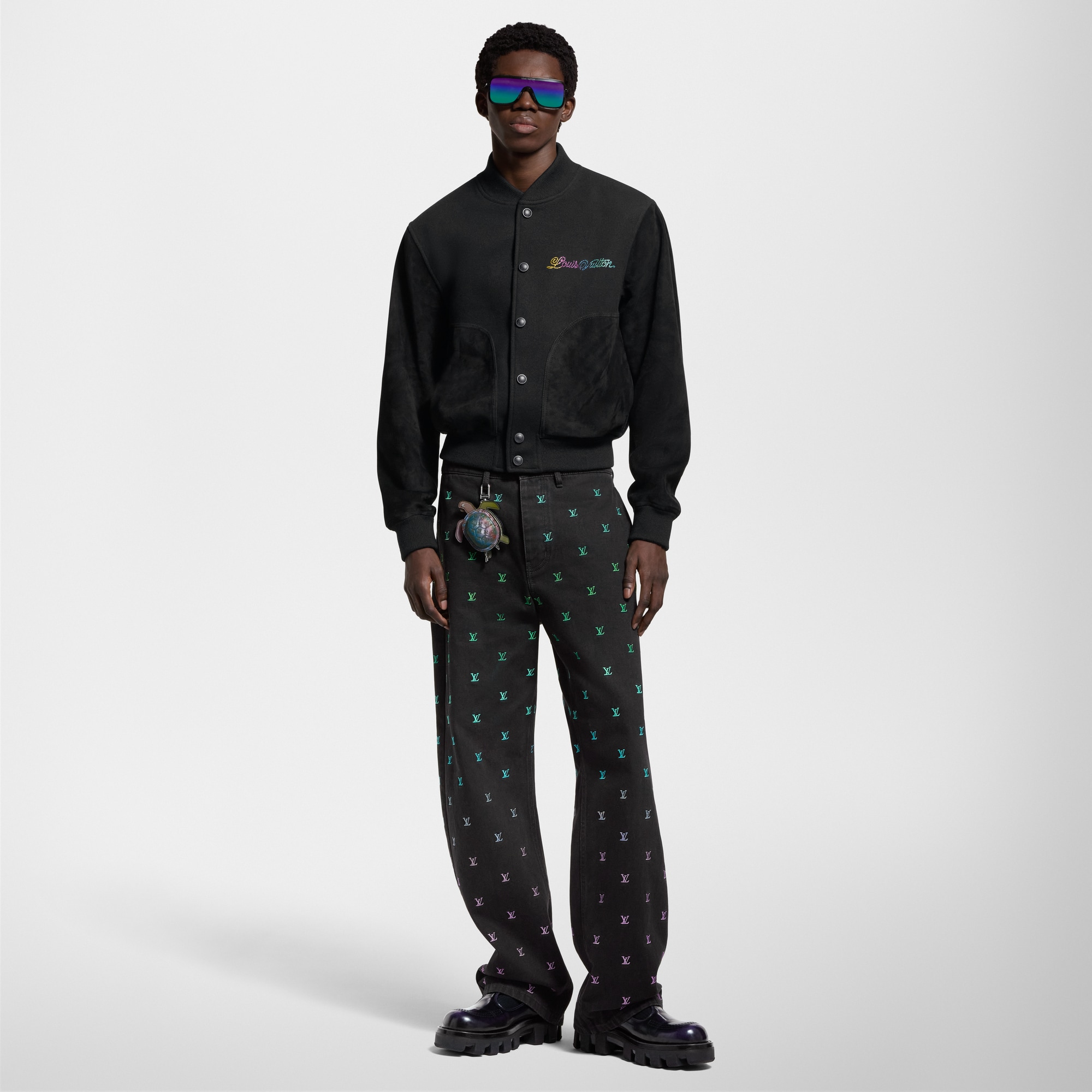  Ready-to-Wear Denim LV Blason Gradient Embroidered Denim Skate Pants | Louis Vuitton ® (Product zoom)