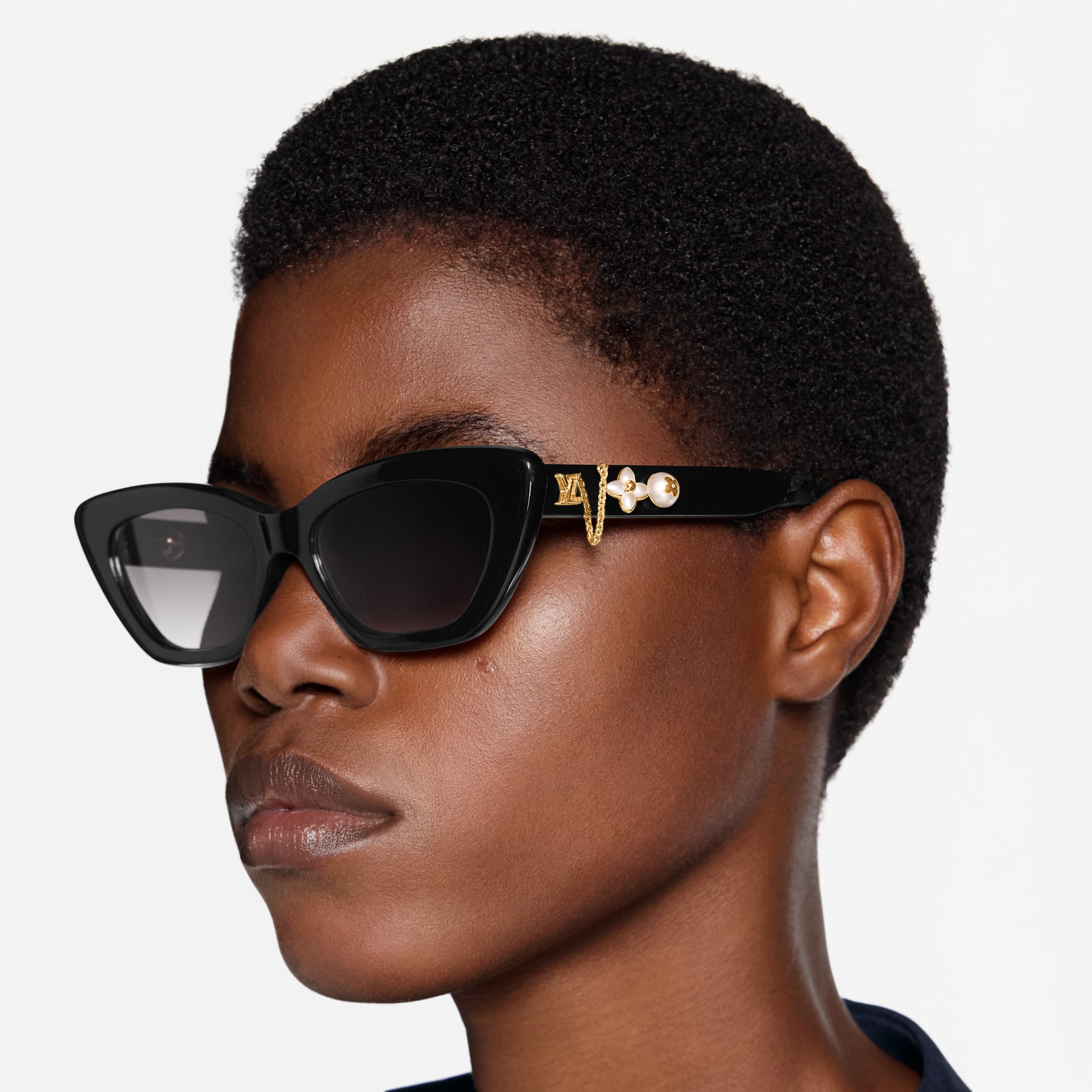 S00 Accessories Sunglasses LV Charms Cat Eye Sunglasses | Louis Vuitton ® (Product zoom)