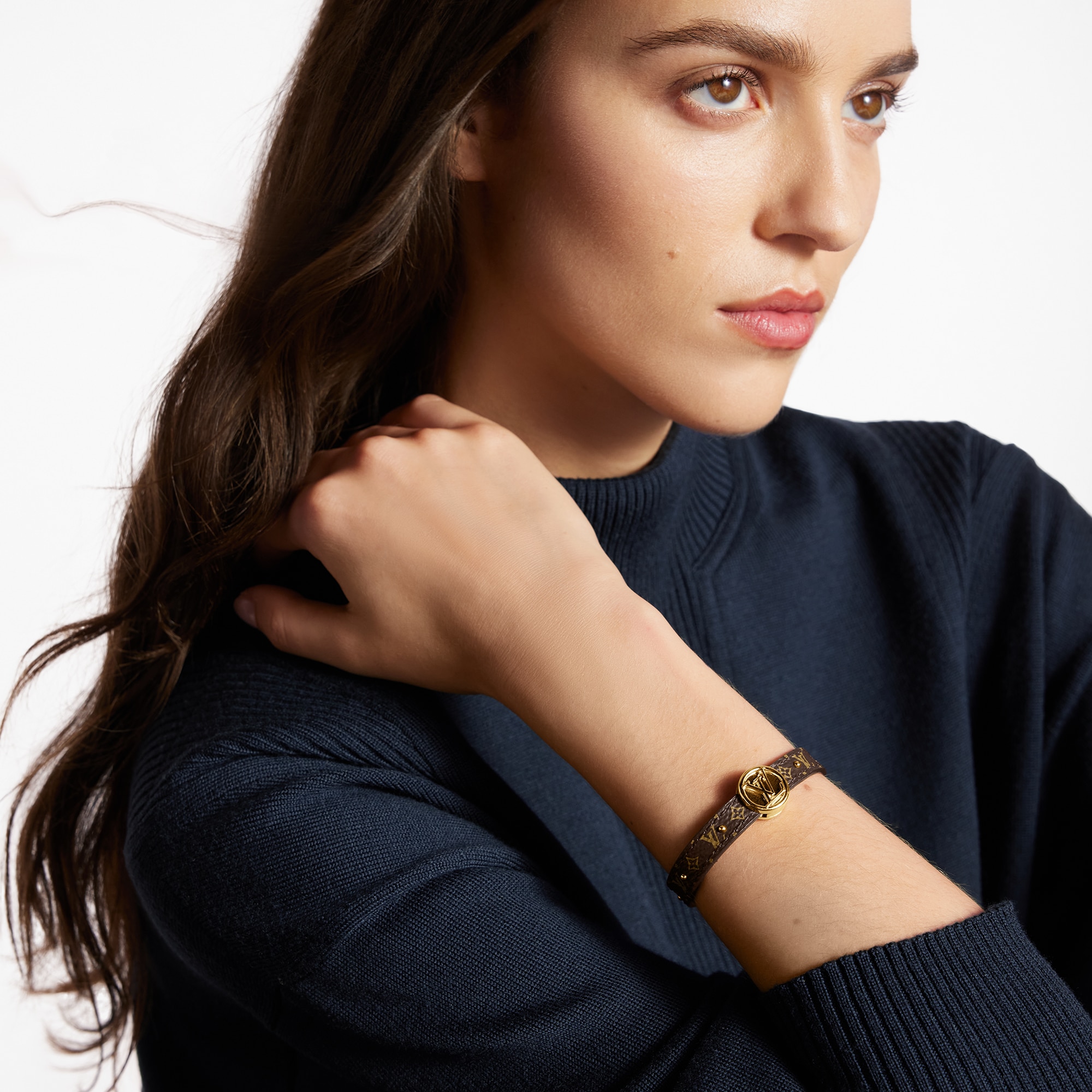 LV Circle Reversible Monogram Louis Vuitton Bracelet | LOUIS VUITTON ®