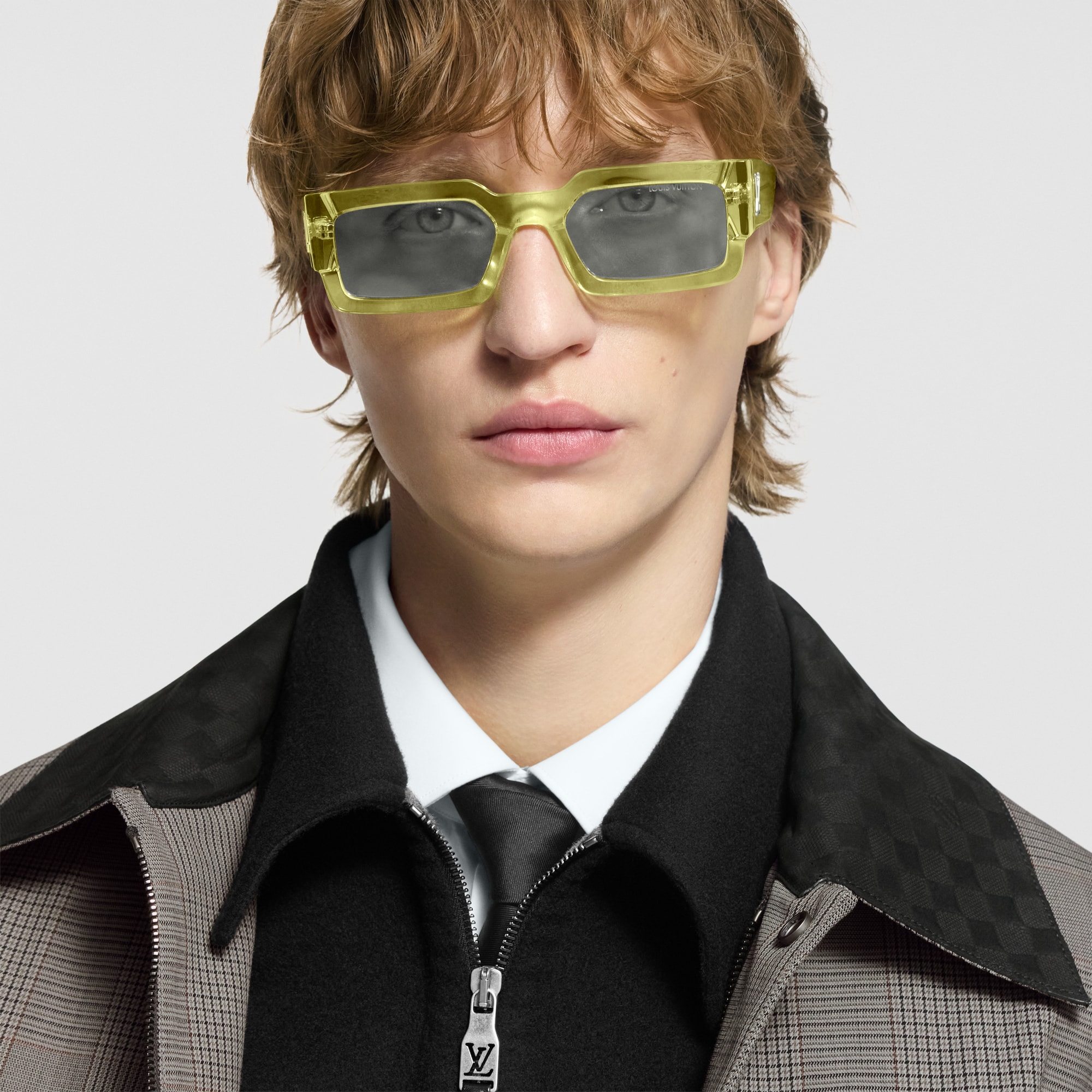 S00 Accessories Sunglasses LV Clash Low Square Sunglasses | Louis Vuitton ® (Product zoom)