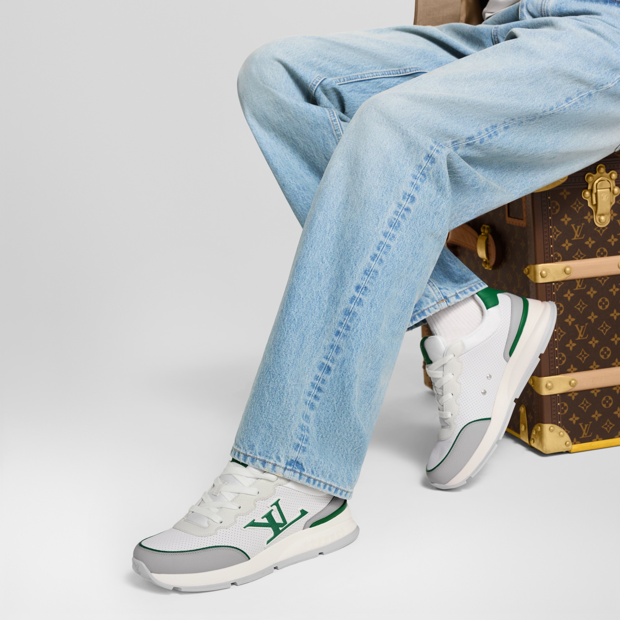  Shoes Sneakers LV Classic Sneaker | Louis Vuitton ® (Product zoom)