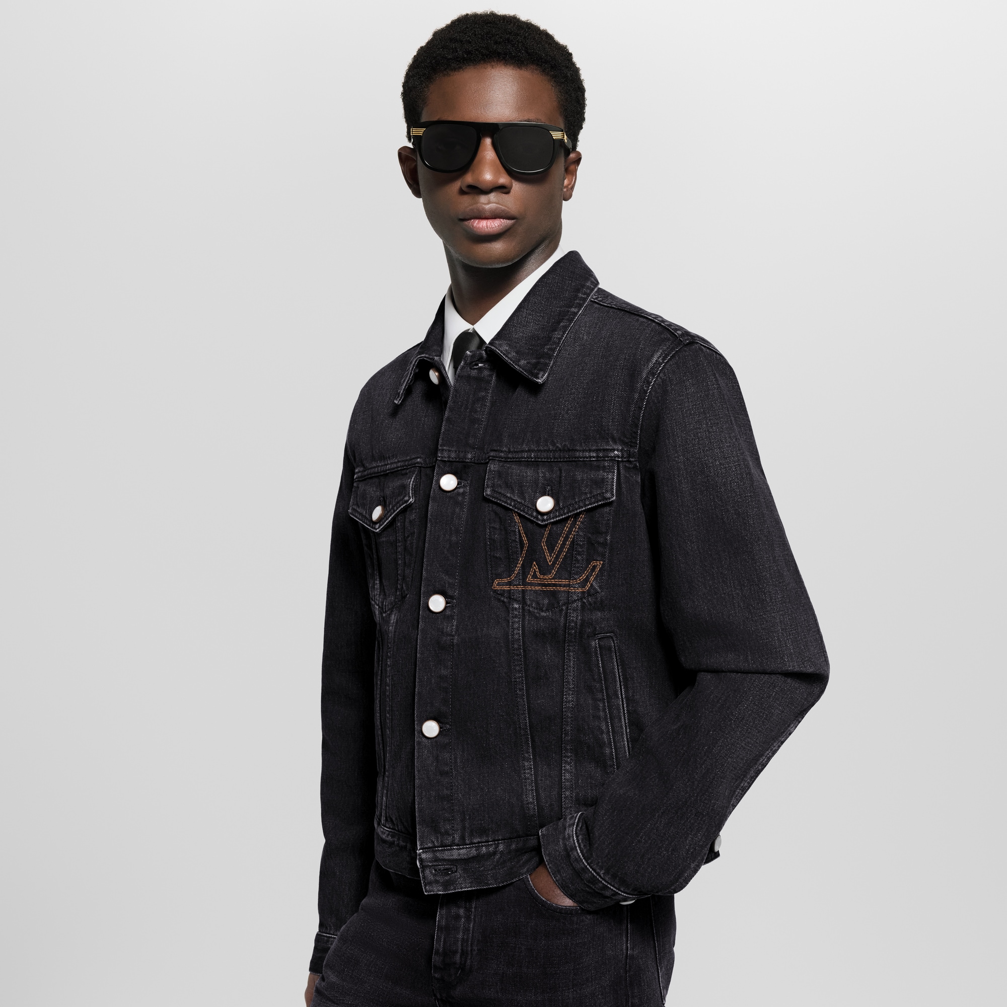  Ready-to-Wear Coats and Outerwear LV Denim Trucker Jacket | Louis Vuitton ® (Product zoom)