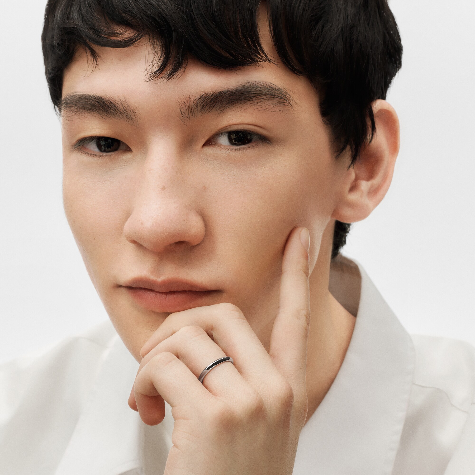  Categories Wedding Bands LV Diamonds 2.5mm Band, Platinum | Louis Vuitton ® (Product zoom)