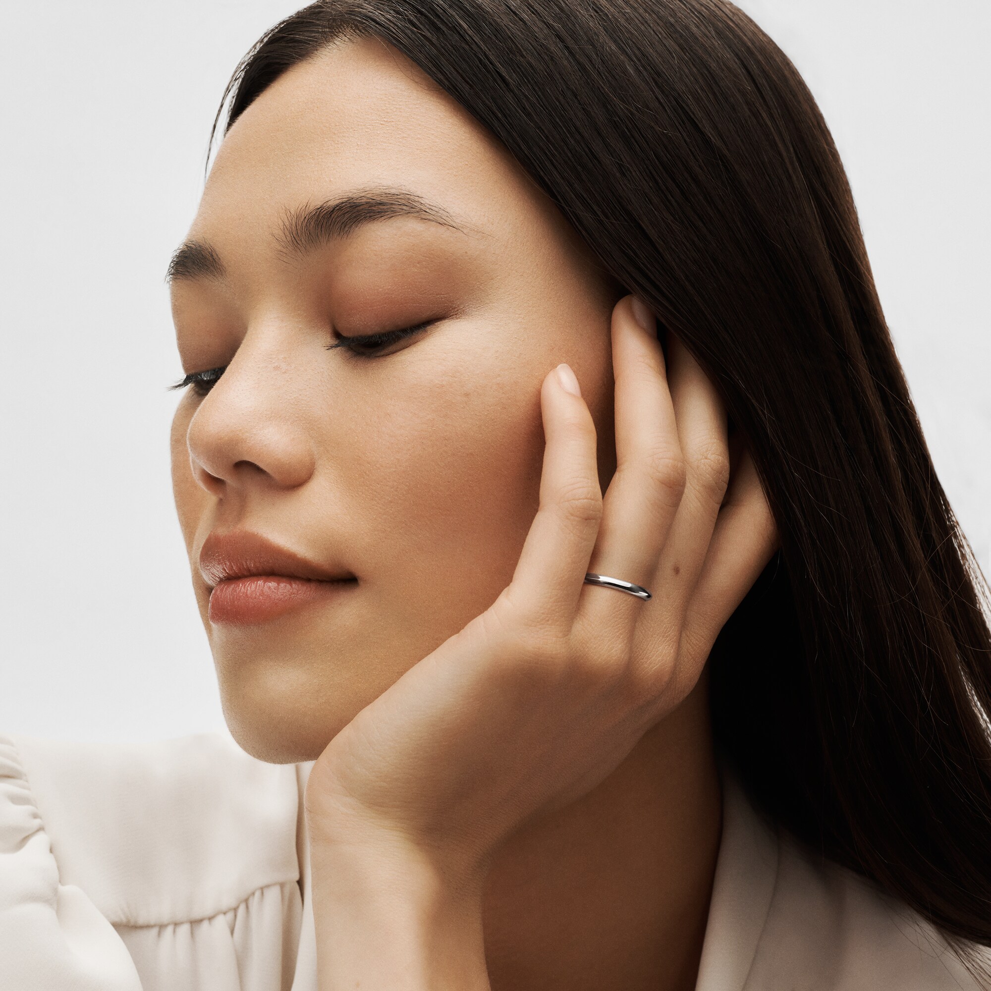  Categories Wedding Bands LV Diamonds 2.5mm Band, Platinum | Louis Vuitton ® (Product zoom)