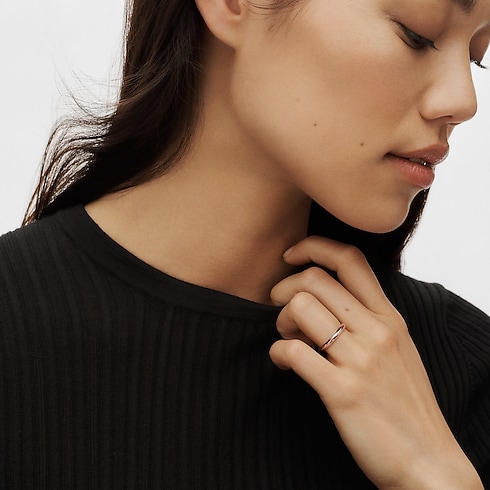 Categories Wedding Bands LV Diamonds 3mm Band, Pink Gold | Louis Vuitton ® (Product zoom)