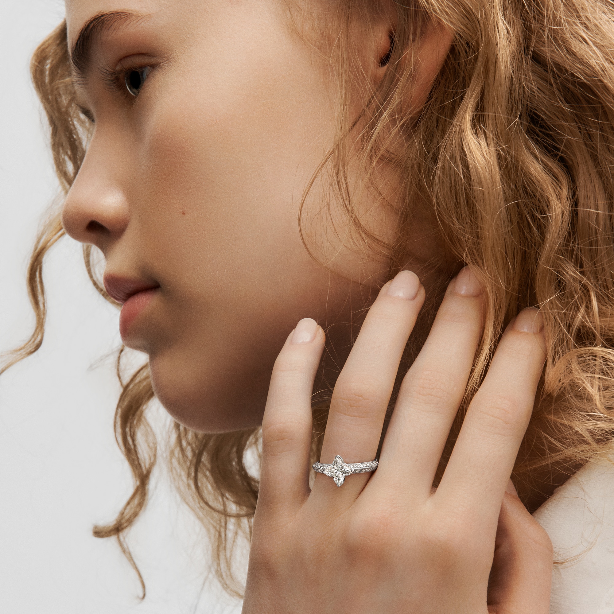  Collections LV Diamonds LV Diamonds Pavé Solitaire, LV Monogram Star cut | Louis Vuitton ® (Product zoom)