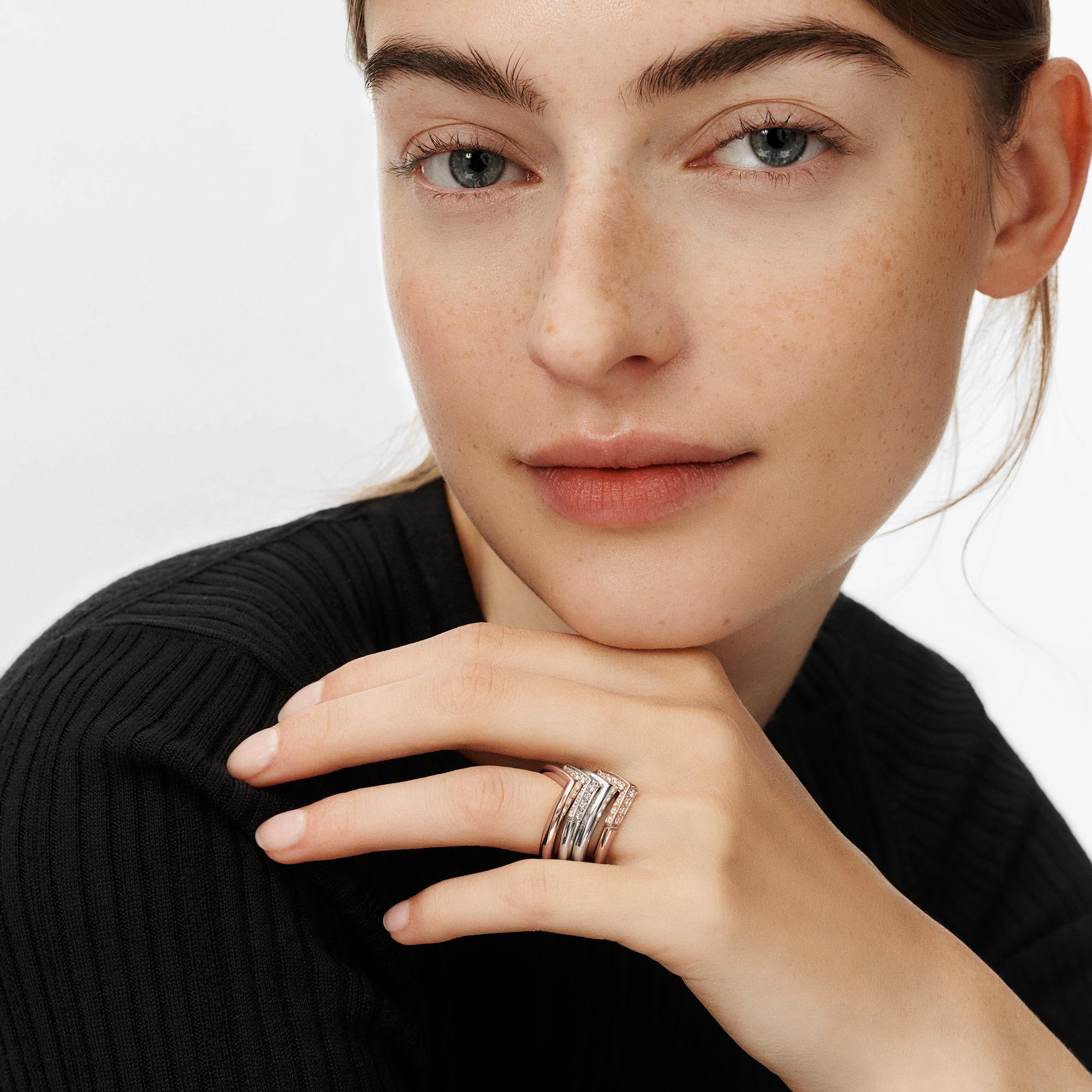  Categories Wedding Bands LV Diamonds V Ring, Platinum | Louis Vuitton ® (Product zoom)
