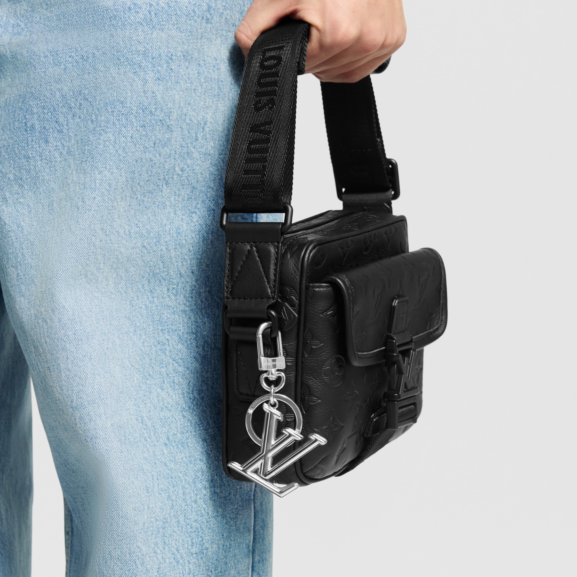S00 Accessories Key Holders and Bag Charms LV Dimension Key Holder and Bag Charm | Louis Vuitton ® (Product zoom)