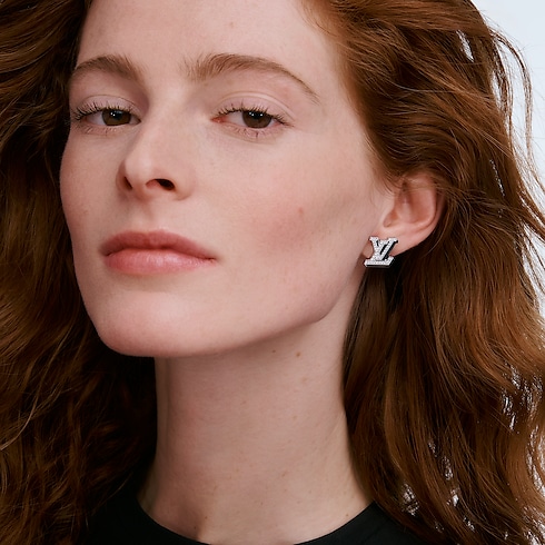 Categories Earrings LV Earring, White Gold, Diamonds and Black Lacquer - Per Unit | Louis Vuitton ® (Product zoom)