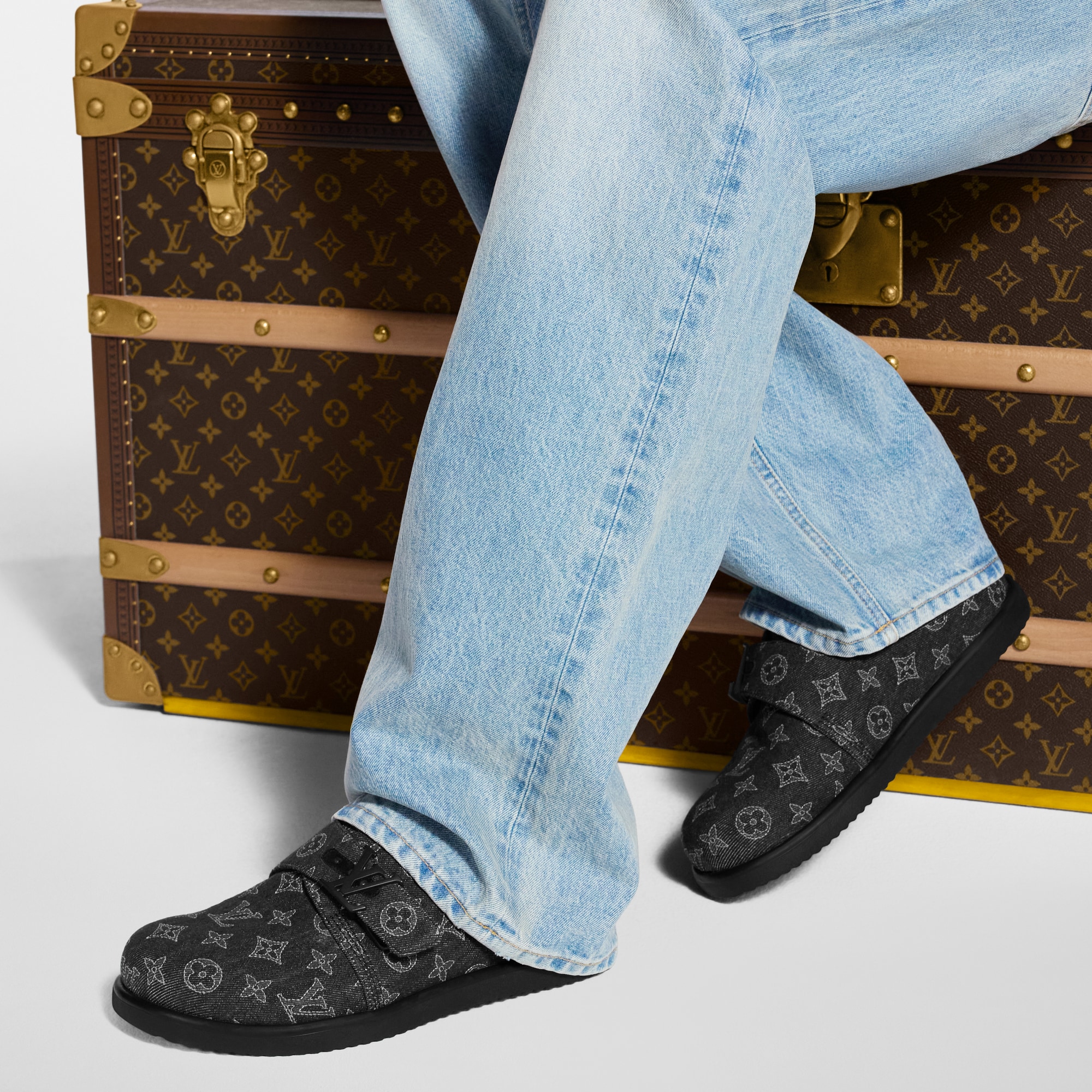  Shoes Sandals LV Easy Mule | Louis Vuitton ® (Product zoom)