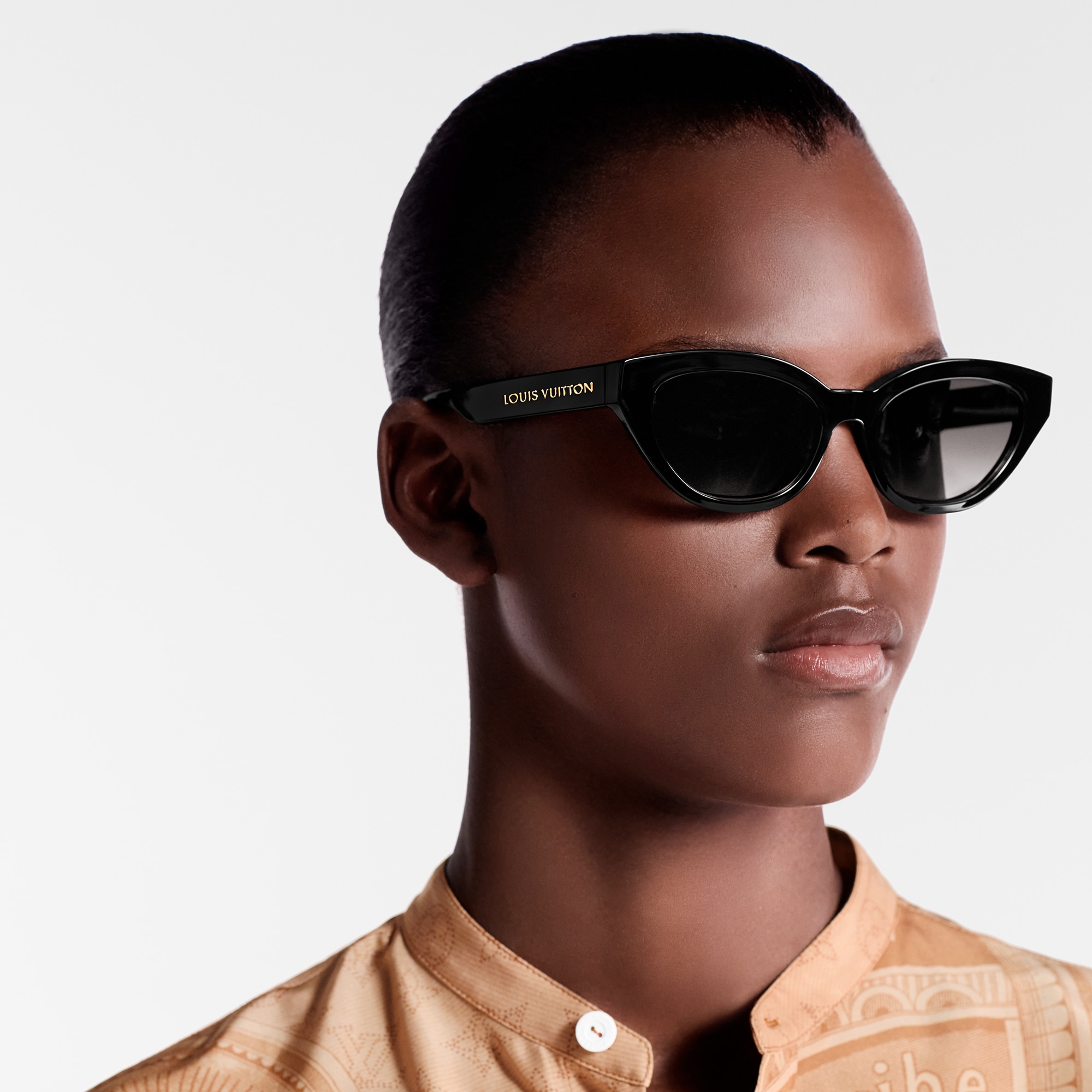 S00 Accessories Sunglasses LV Essential Cat Eye Sunglasses | Louis Vuitton ® (Product zoom)