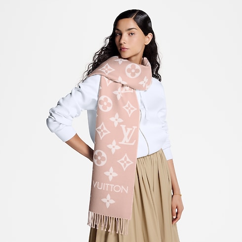 S00 Accessories Scarves LV Essential scarf | Louis Vuitton ® (Product zoom)