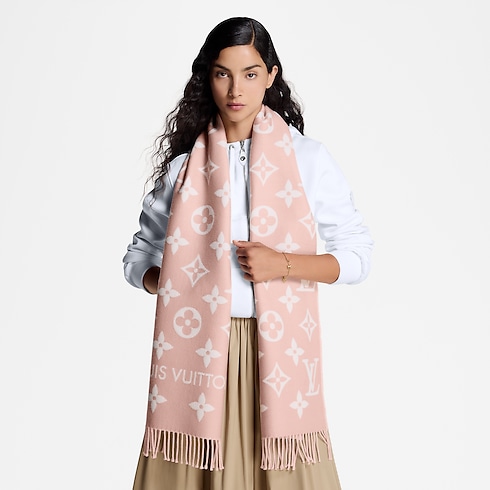 S00 Accessories Scarves LV Essential scarf | Louis Vuitton ® (Product zoom)