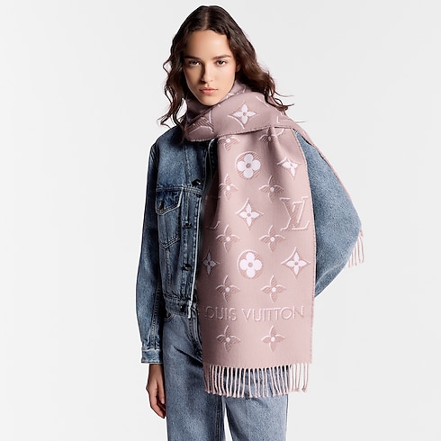 S00 Accessories Scarves LV Essential Shine Scarf | Louis Vuitton ® (Product zoom)