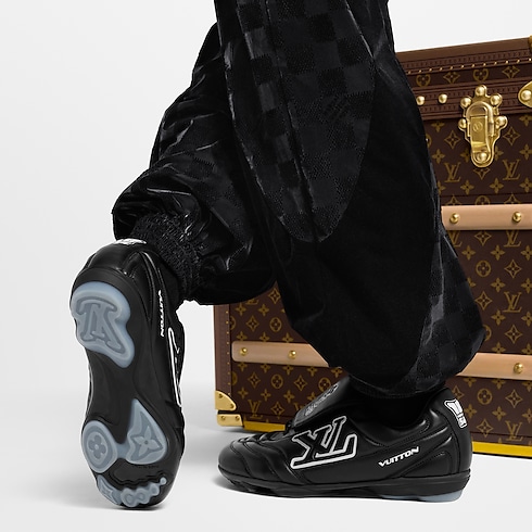 Shoes Sneakers LV Footprint Soccer Sneaker | Louis Vuitton ® (Product zoom)