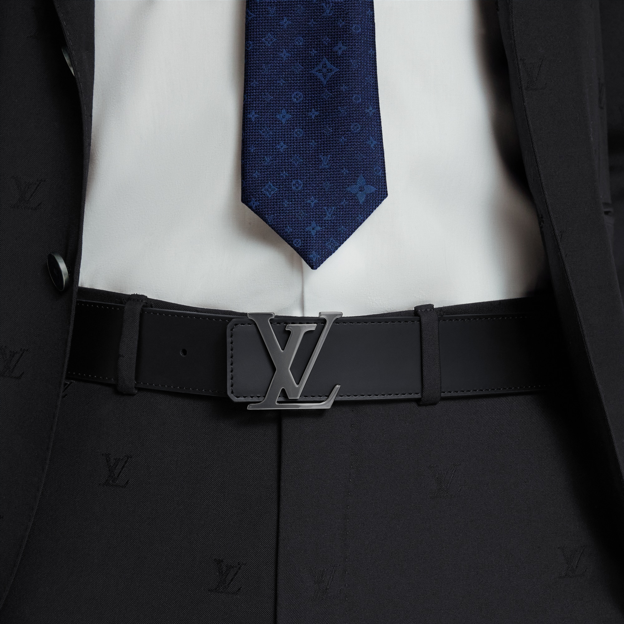 Monogram Eclipse Canvas Accessories Belts LV Initiales 40MM Reversible | Louis Vuitton ® (Product zoom)