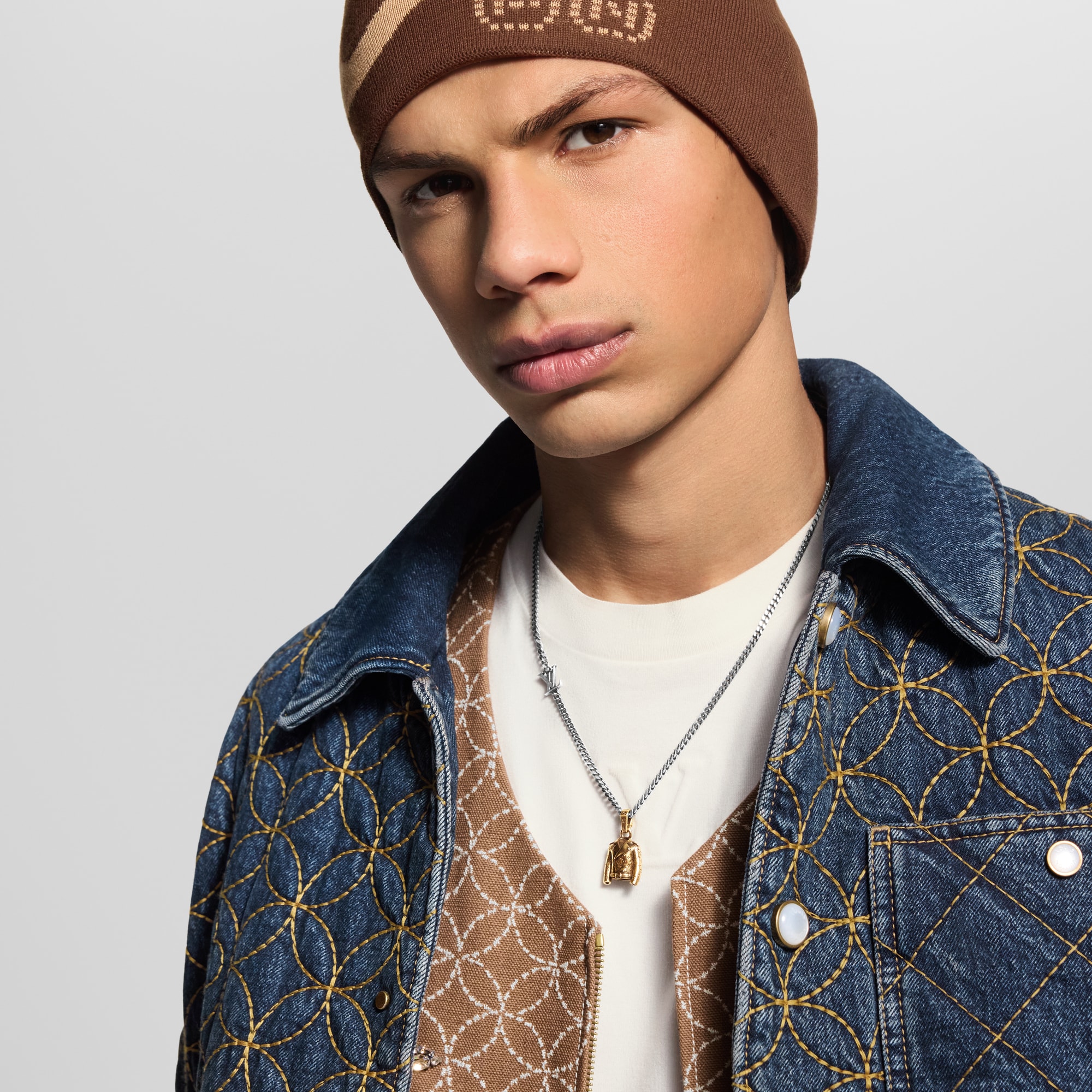 S00 Fashion Jewelry Necklaces and Pendants LV Jacket Charm | Louis Vuitton ® (Product zoom)