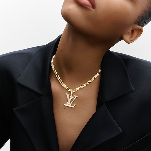 Categories Necklaces and Pendants LV Large Pendant, Yellow Gold And Diamonds | Louis Vuitton ® (Product zoom)