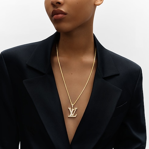 Categories Necklaces and Pendants LV Large Pendant, Yellow Gold And Diamonds | Louis Vuitton ® (Product zoom)