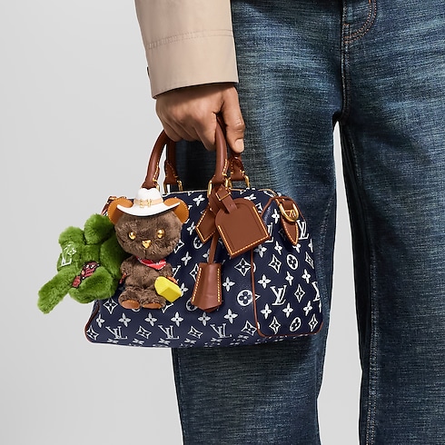 S00 Accessories Key Holders and Bag Charms LV Louis Bear Bag Charm | Louis Vuitton ® (Product zoom)