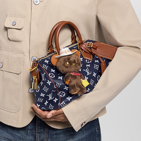 S00 Accessories Key Holders and Bag Charms LV Louis Bear Bag Charm | Louis Vuitton ® (Product zoom)