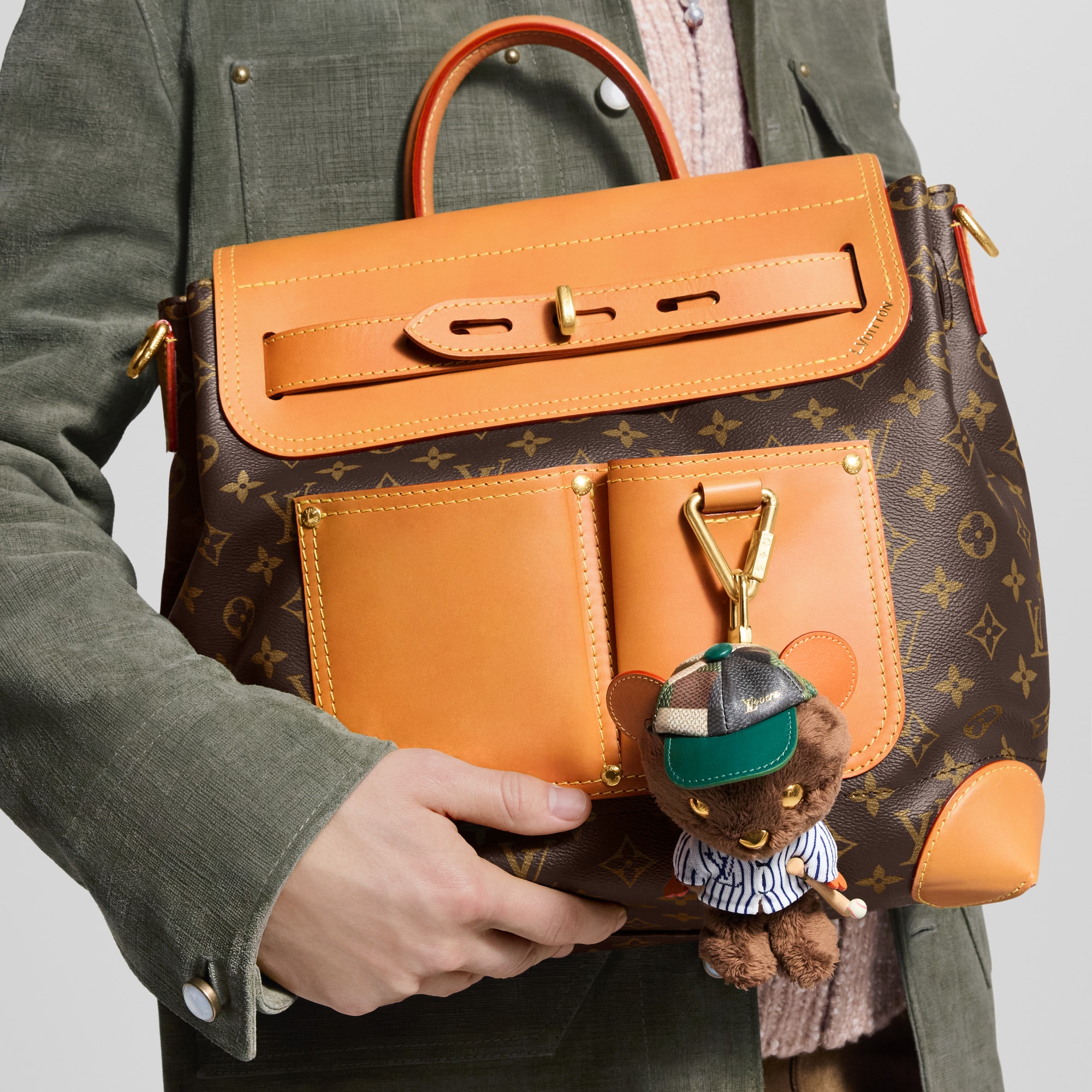 S00 Accessories Key Holders and Bag Charms LV Louis Bear Bag Charm | Louis Vuitton ® (Product zoom)