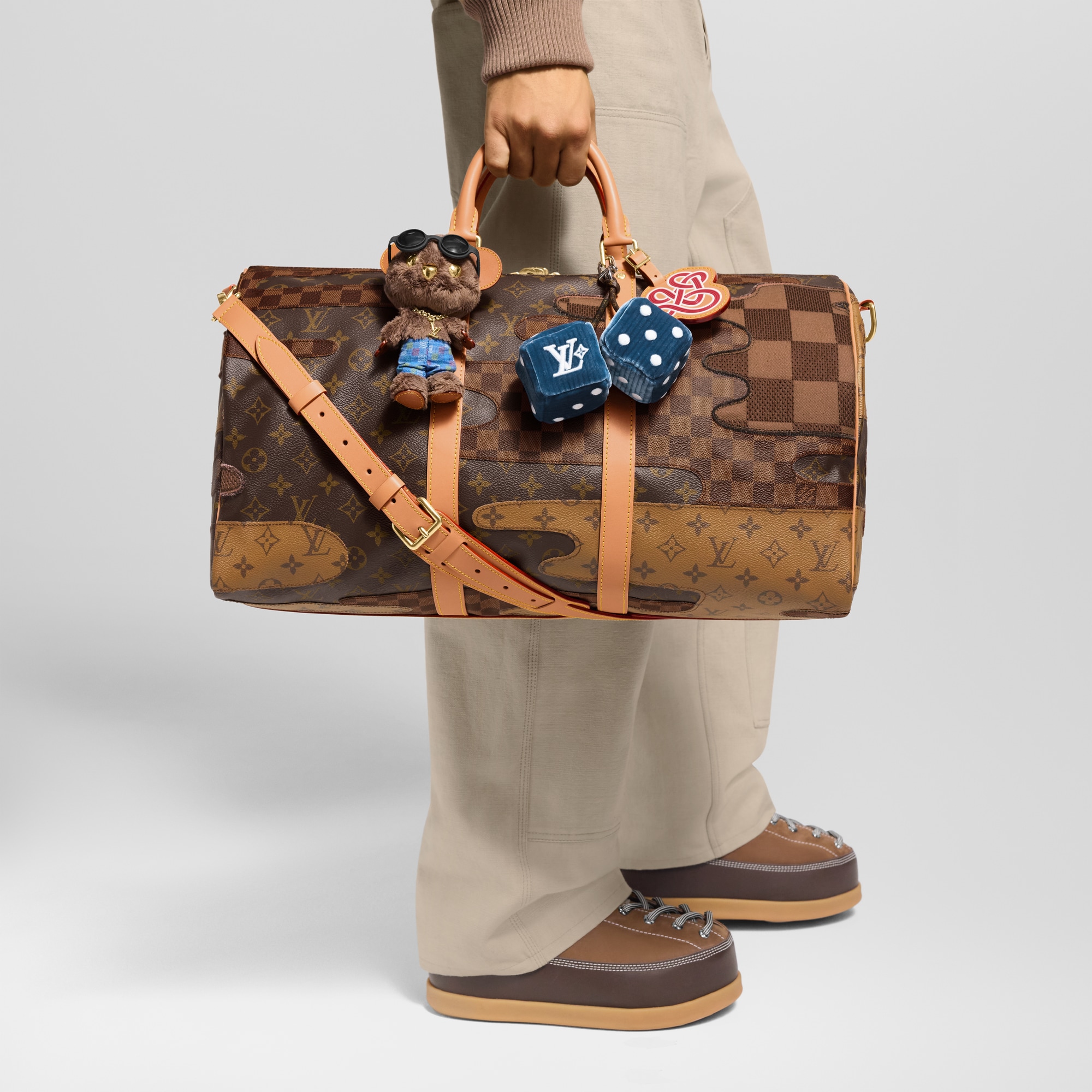 S00 Accessories Key Holders and Bag Charms LV Louis Bear Bag Charm | Louis Vuitton ® (Product zoom)